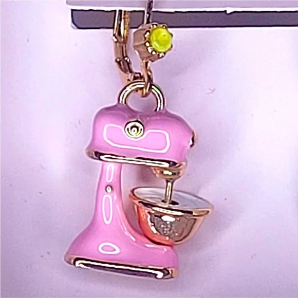 New Betsey Johnson Bunny Cupcake Mismatch Drop Earrings - Picture 8 of 12